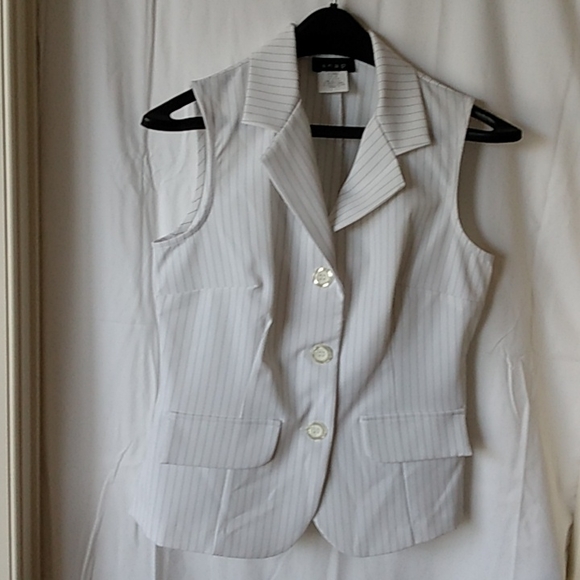 2pieces pinstripe pant suit Size 7 brand is call Snap white pinstripe - Picture 4 of 6